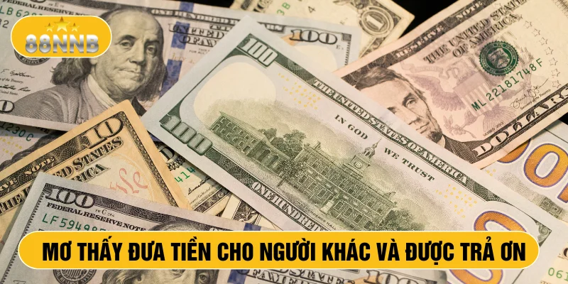 Mơ thấy đưa tiền cho người khác và được trả ơn